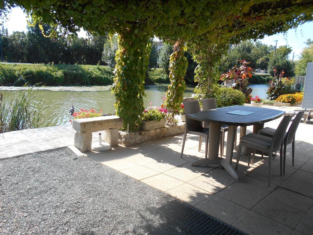 MARAIS POITEVIN pêche ,barque, vélos, wifi, linge, cheminée, cuisine La Taillee Exterior foto